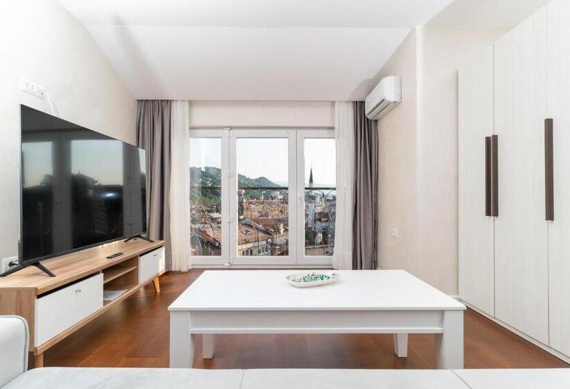 سوئیت پرزیدنت, Ornament Hotel And Apartments