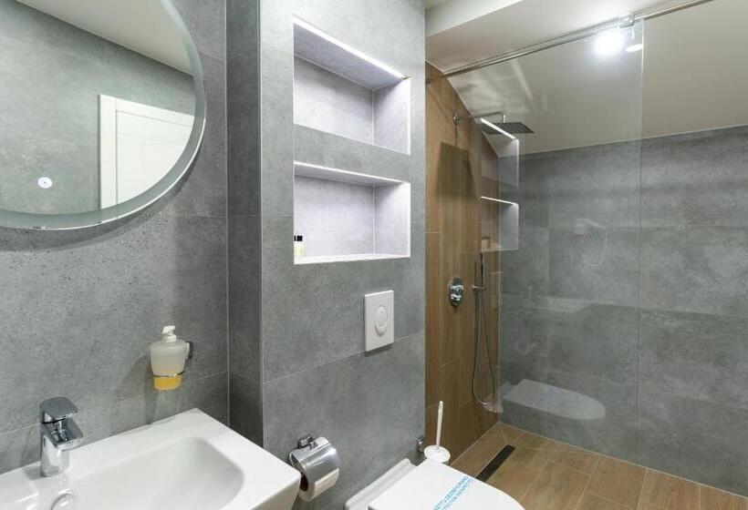 استودیو استاندارد با بالکن, Ornament Hotel And Apartments