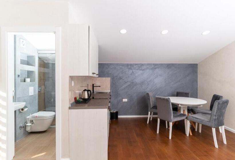 سوئیت پرزیدنت, Ornament Hotel And Apartments