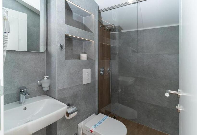 سوئیت پرزیدنت, Ornament Hotel And Apartments