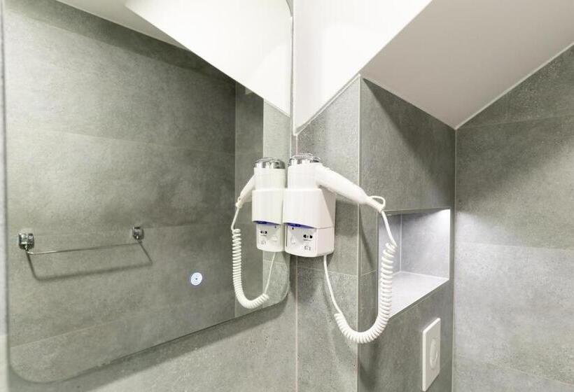 سوئیت پرزیدنت, Ornament Hotel And Apartments