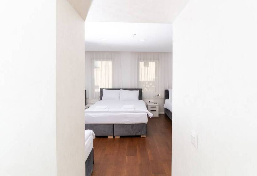 استودیو خانوادگی, Ornament Hotel And Apartments