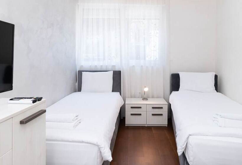 استودیوی لوکس, Ornament Hotel And Apartments