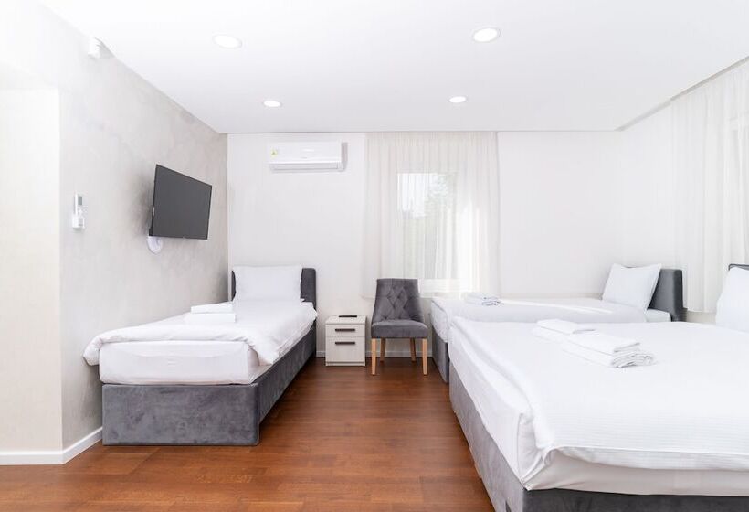 استودیو خانوادگی, Ornament Hotel And Apartments