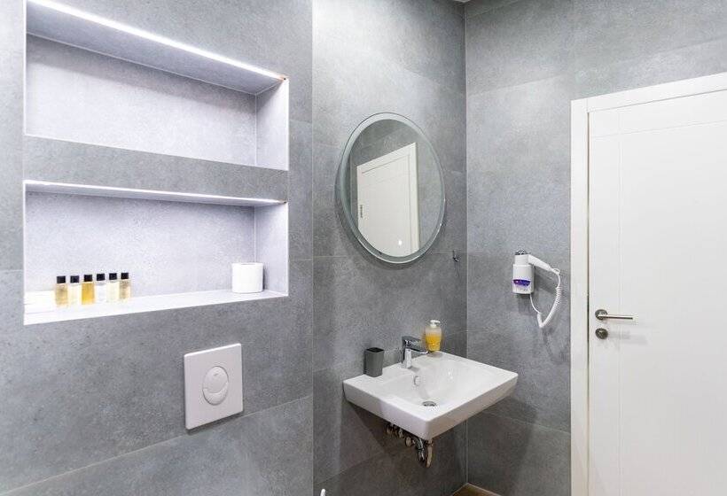 استودیوی لوکس, Ornament Hotel And Apartments