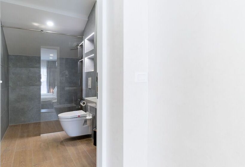 استودیوی لوکس, Ornament Hotel And Apartments