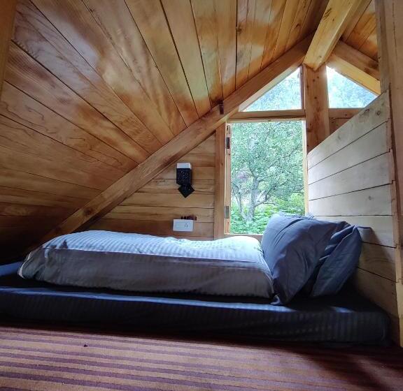 标准单人间, The Forest Cabin Jibhi