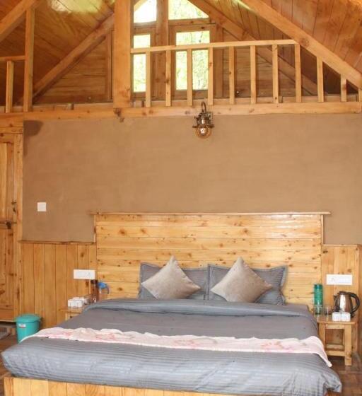 标准单人间, The Forest Cabin Jibhi