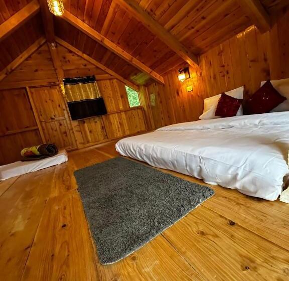 带阳台的豪华间, The Forest Cabin Jibhi