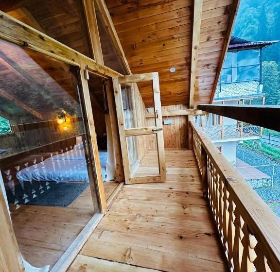 발코니 디럭스 룸, The Forest Cabin Jibhi
