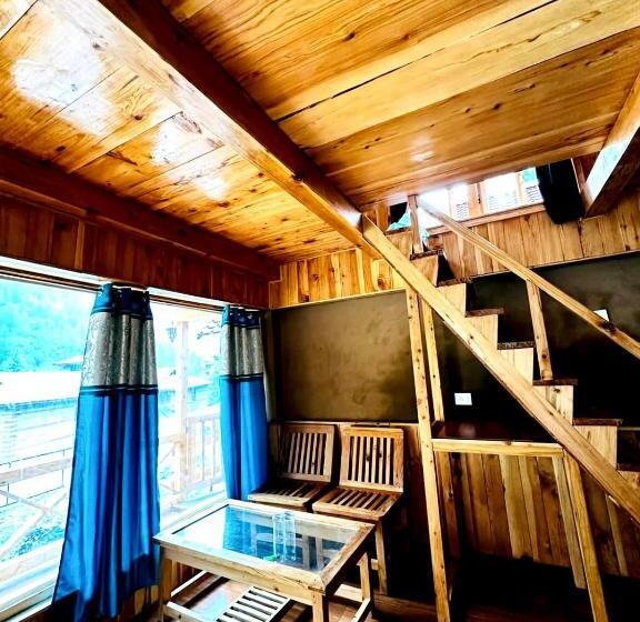 带阳台的豪华间, The Forest Cabin Jibhi