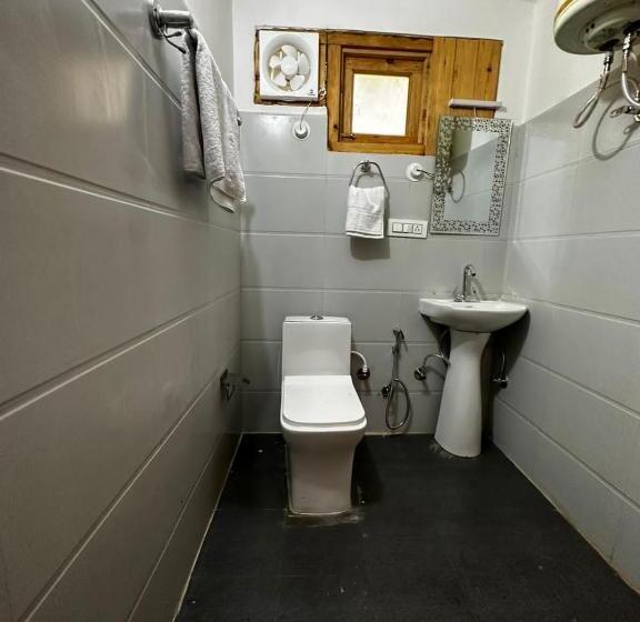 带阳台的豪华间, The Forest Cabin Jibhi