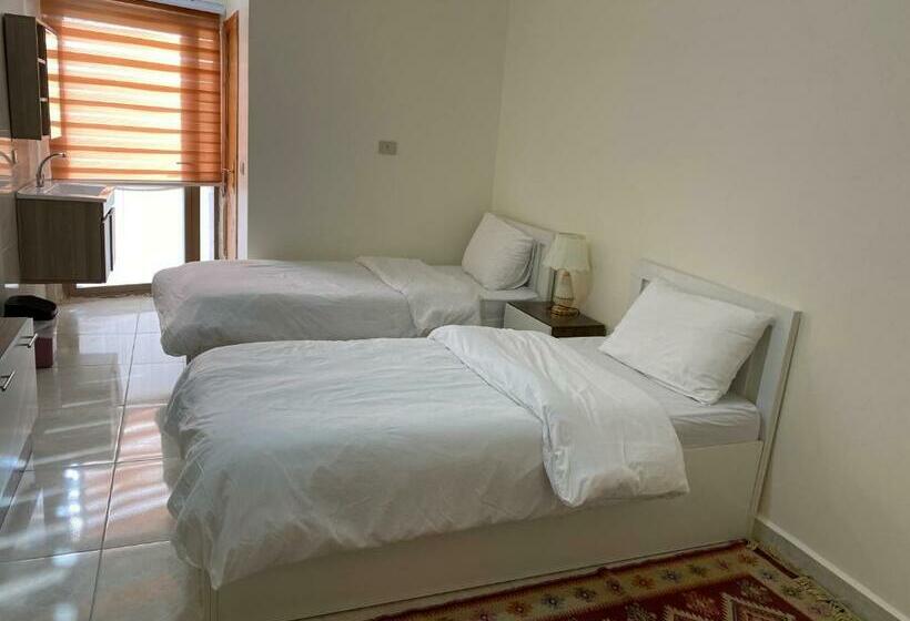 اتاق استاندارد, Rose City Inn