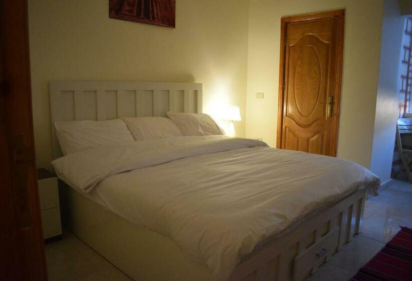 اتاق لوکس, Rose City Inn