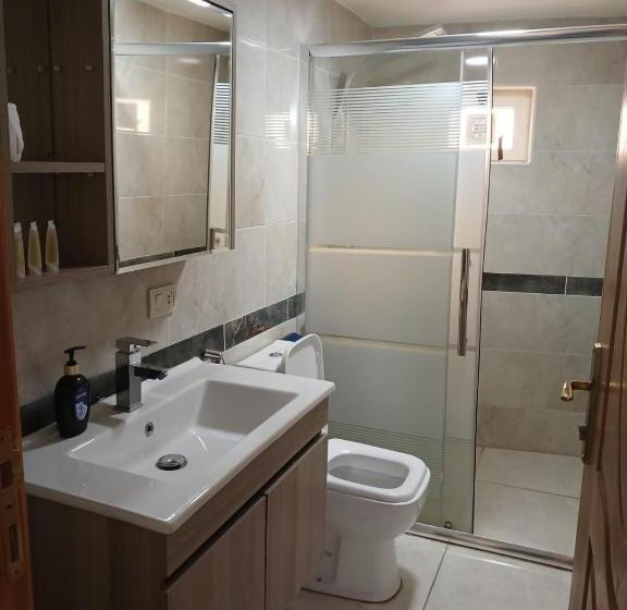 اتاق لوکس سه تخته, Rose City Inn