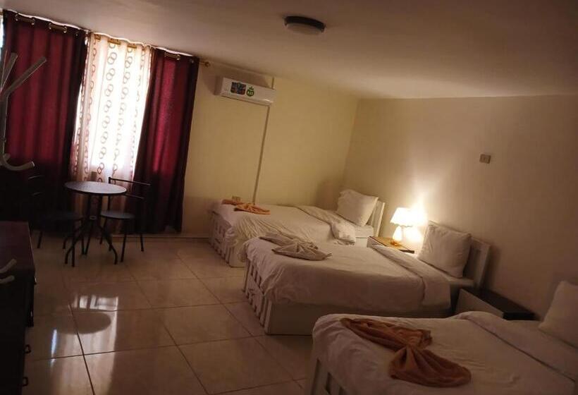 اتاق لوکس سه تخته, Rose City Inn