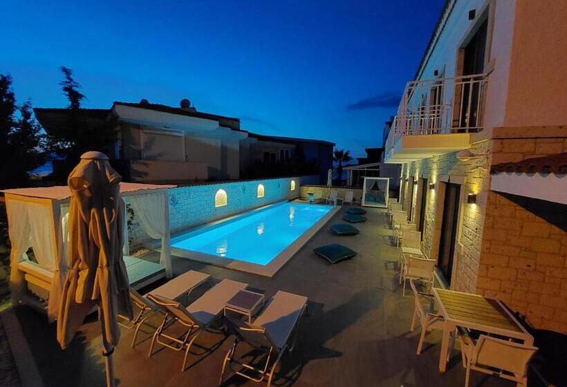 Deniz Manzaralı Balkonlu Delüks Oda, Bahar Butik Otel