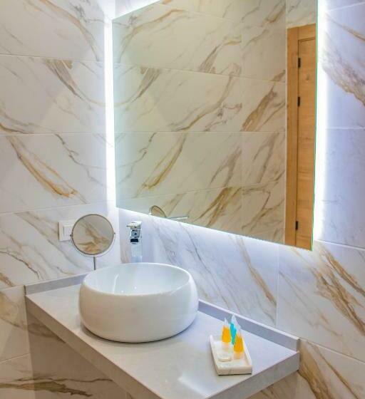 اتاق لوکس با بالکن, H Arena Mojacar