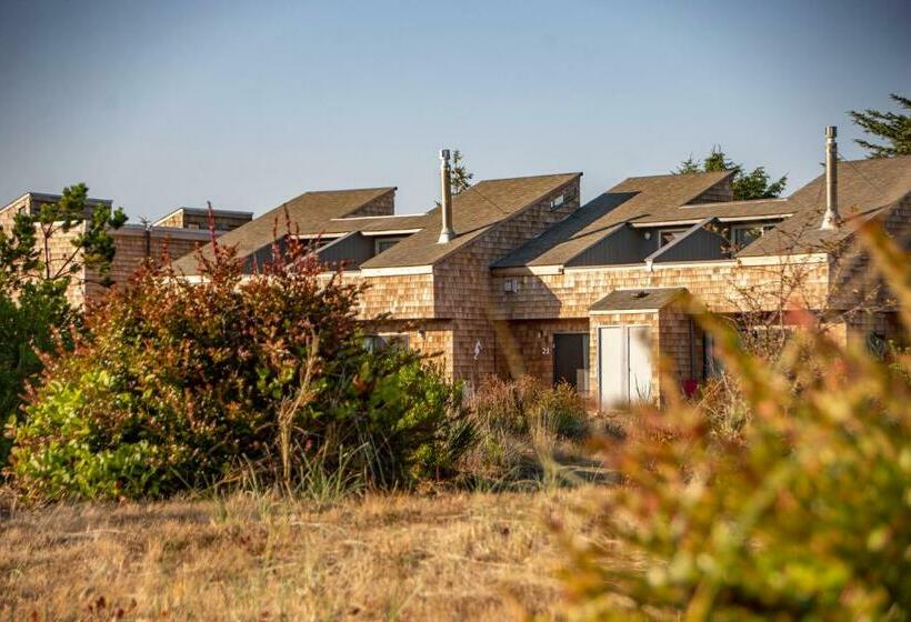 جناح, Surfcrest Resort