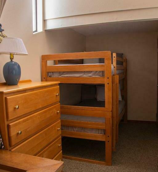 جناح, Surfcrest Resort