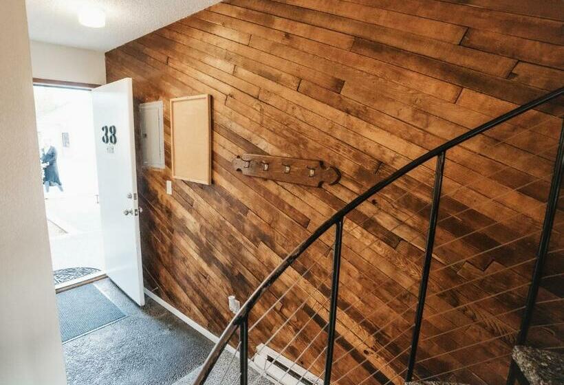 Люкс, Surfcrest Resort