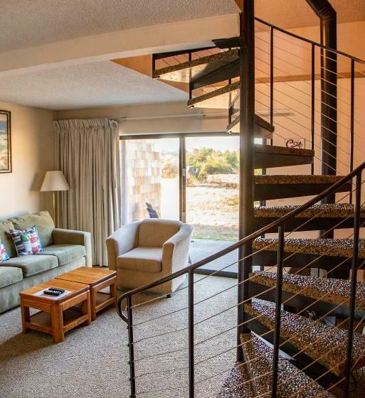 جناح, Surfcrest Resort