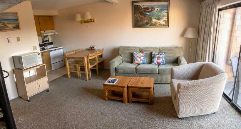 جناح, Surfcrest Resort