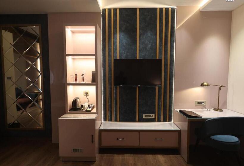 Люкс с Балконом, The Ramayana Hotel, Ayodhya