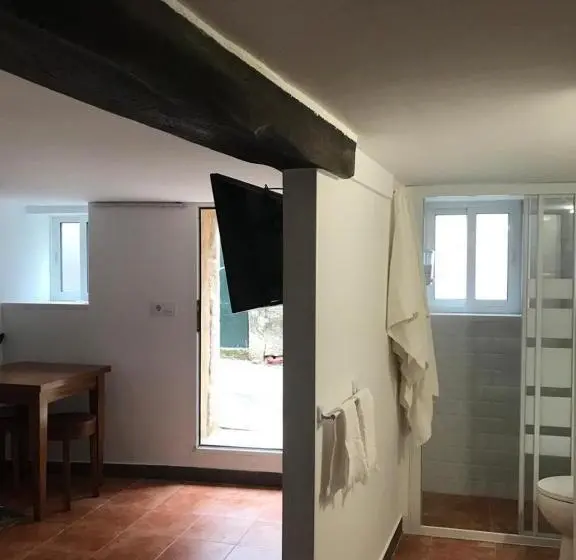 اتاق استاندارد, A Casa De Santos