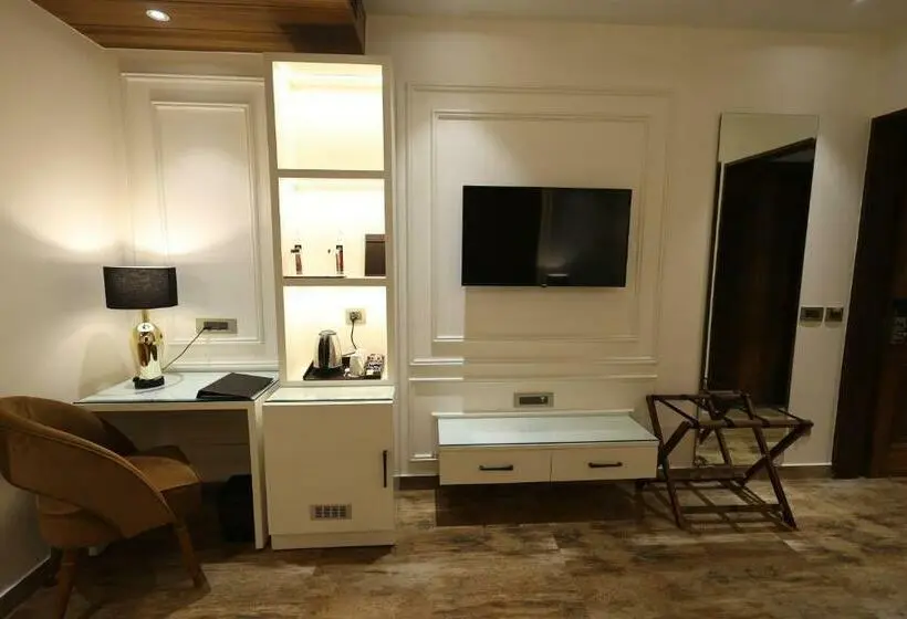 Superior-huone, The Ramayana Hotel, Ayodhya