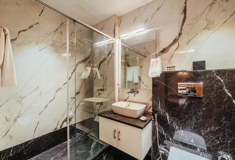 Superior-huone, The Ramayana Hotel, Ayodhya