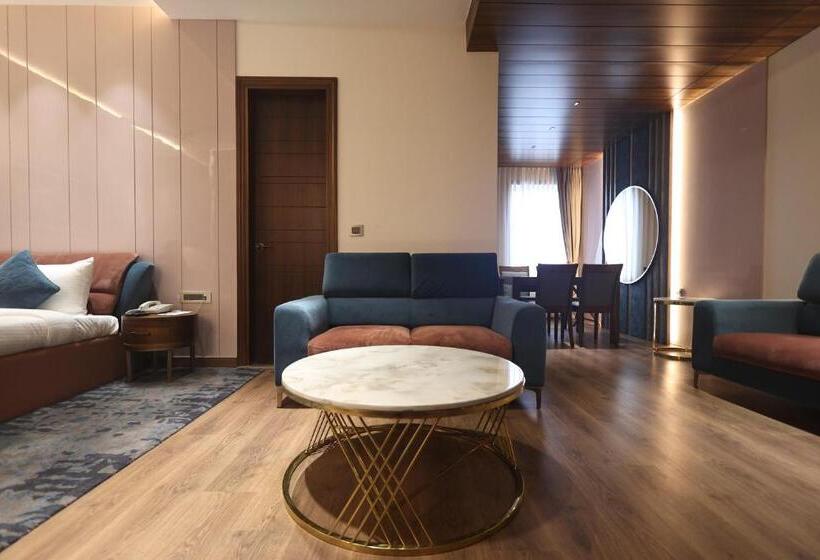 Люкс с Балконом, The Ramayana Hotel, Ayodhya