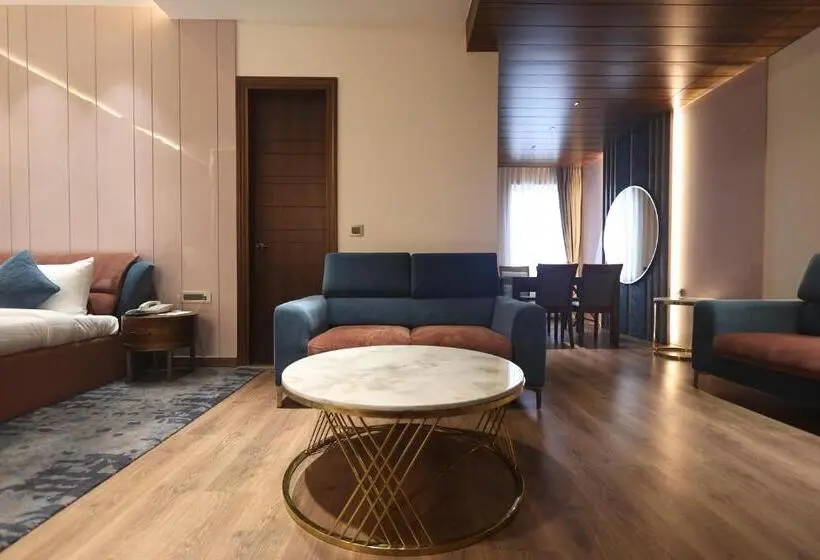 Sviitti Parveke, The Ramayana Hotel, Ayodhya