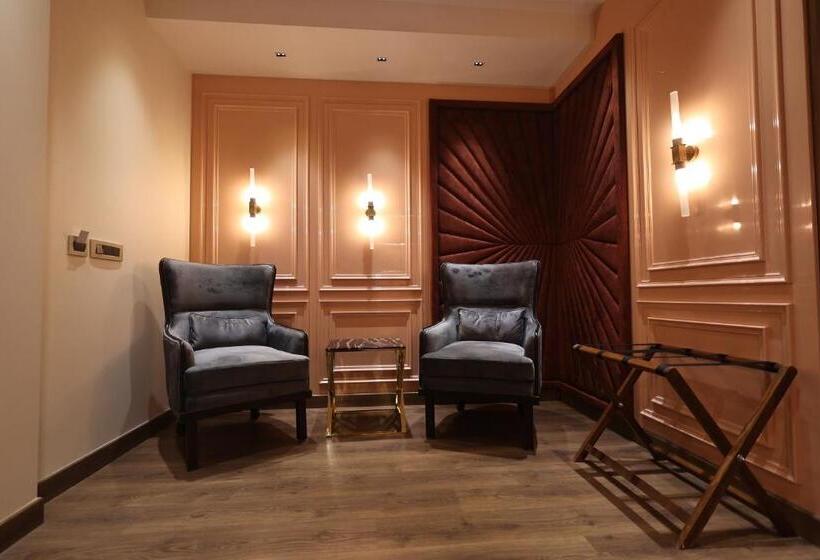 Люкс с Балконом, The Ramayana Hotel, Ayodhya