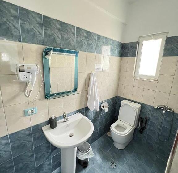 اتاق استاندارد چهارنفره با بالکن, Rahi Room