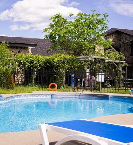 ファミリーステューディオ, Condo Hotel Au Pied Du Mont Orford