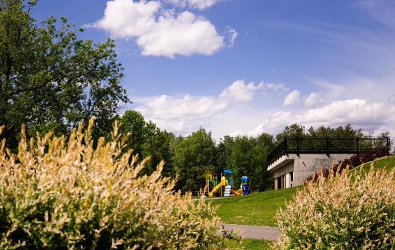 スタンダードスタジオ, Condo Hotel Au Pied Du Mont Orford