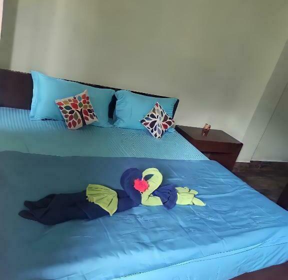 スタンダードトリプルルーム, Kolakham  The Himalayan Retreat