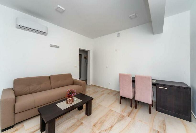 اتاق لوکس با بالکن, N