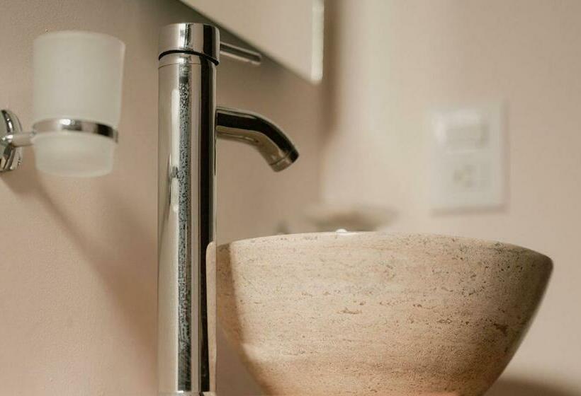 اتاق استاندارد با چشم‌انداز شهر, Fratelli