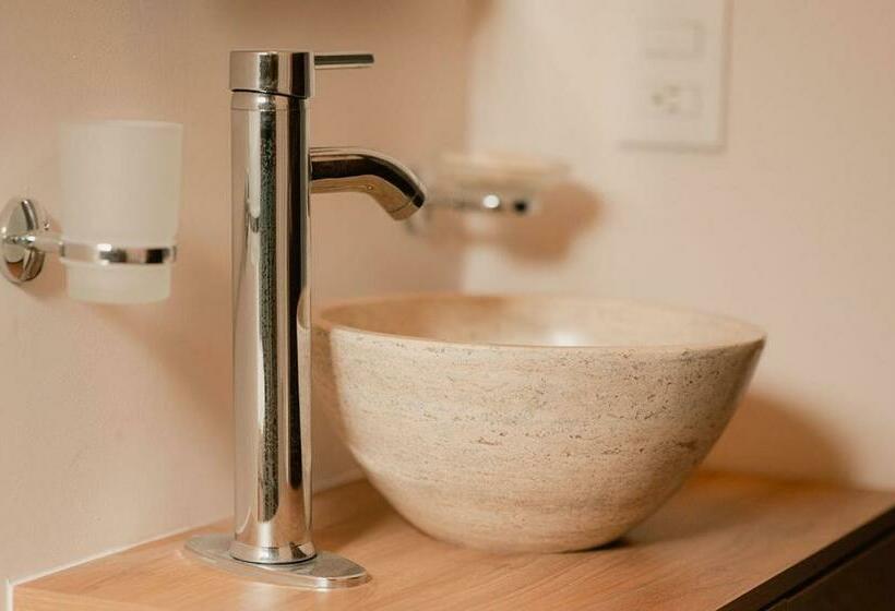 اتاق استاندارد با چشم‌انداز شهر, Fratelli