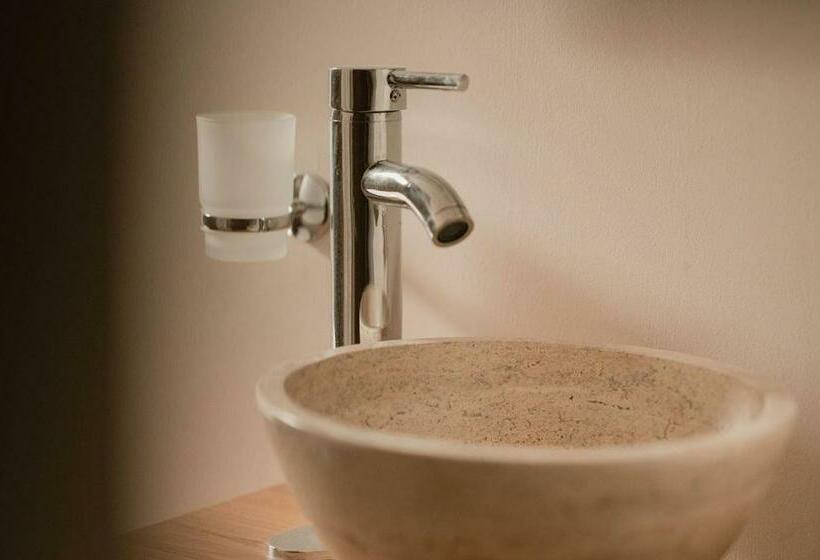 اتاق استاندارد با چشم‌انداز شهر, Fratelli