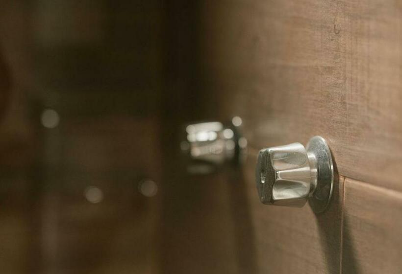 اتاق استاندارد با چشم‌انداز شهر, Fratelli