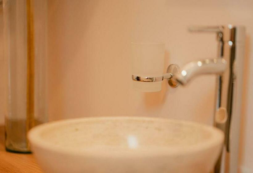 اتاق استاندارد با چشم‌انداز شهر, Fratelli