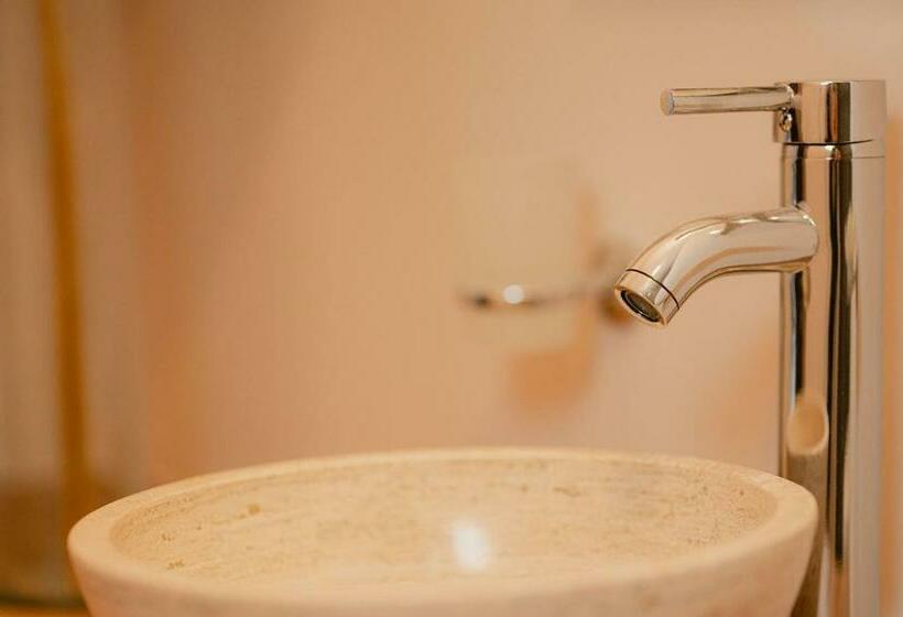 اتاق استاندارد با چشم‌انداز شهر, Fratelli