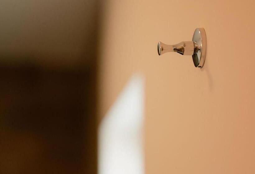 اتاق استاندارد با چشم‌انداز شهر, Fratelli