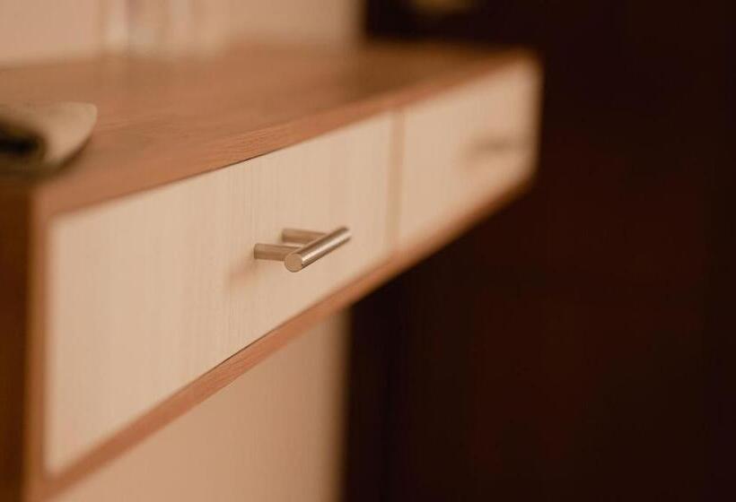 اتاق استاندارد با چشم‌انداز شهر, Fratelli