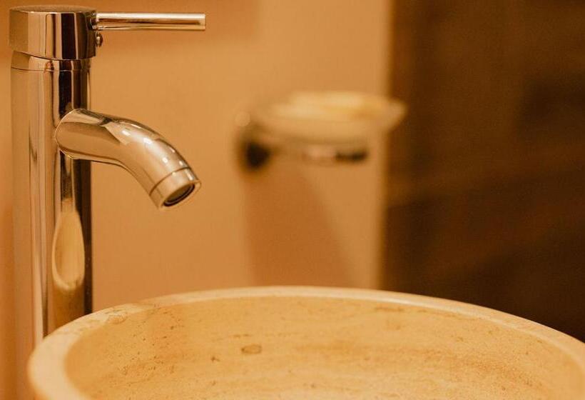 اتاق استاندارد با چشم‌انداز شهر, Fratelli