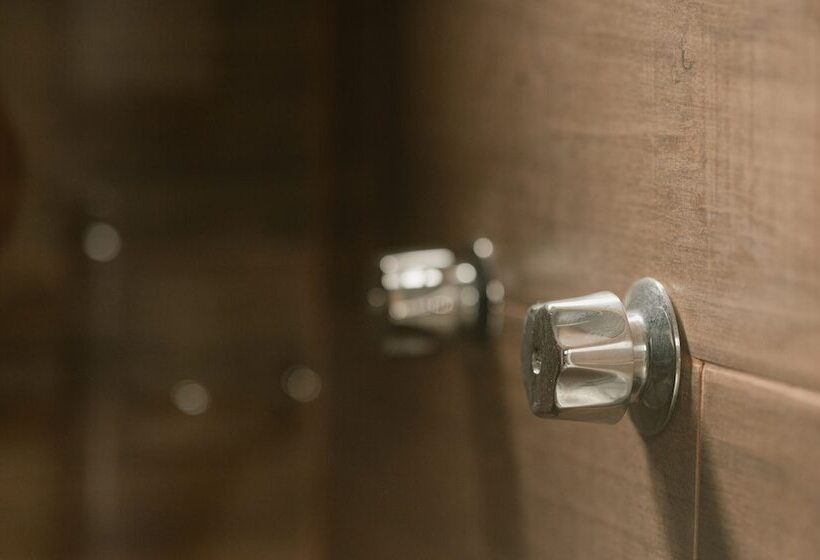 اتاق لوکس, Fratelli