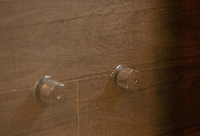 اتاق استاندارد با چشم‌انداز شهر, Fratelli